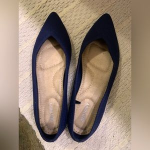 Old Navy pointed toe flats size 7